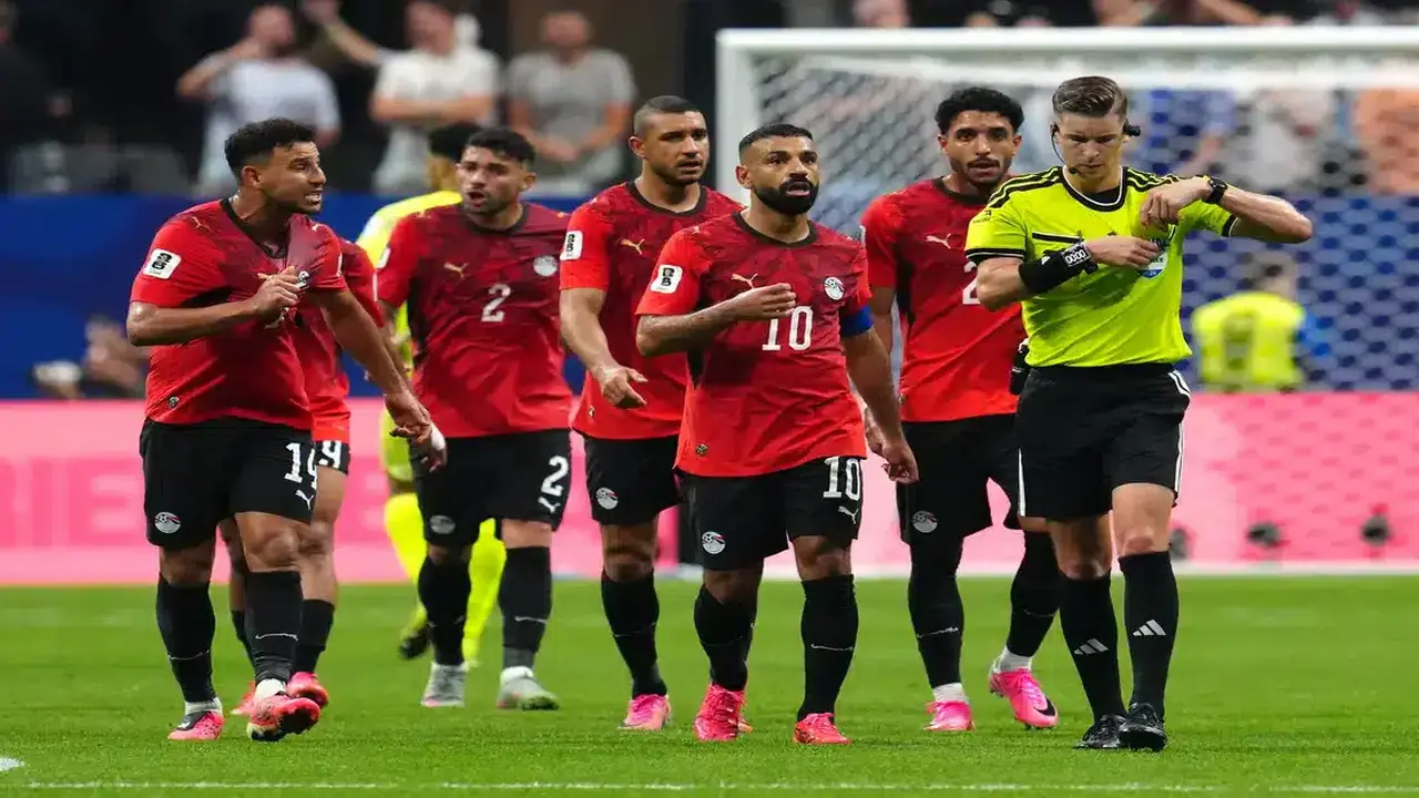 قطر تسعى لضم نجم منتخب مصر وسط تساؤلات حول موقف الأهلي